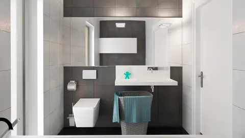 home project Zx151 – interior arrangement, Nowoczesny dom z półpiętrem, dużymi przeszkleniami i salonem od frontu.
