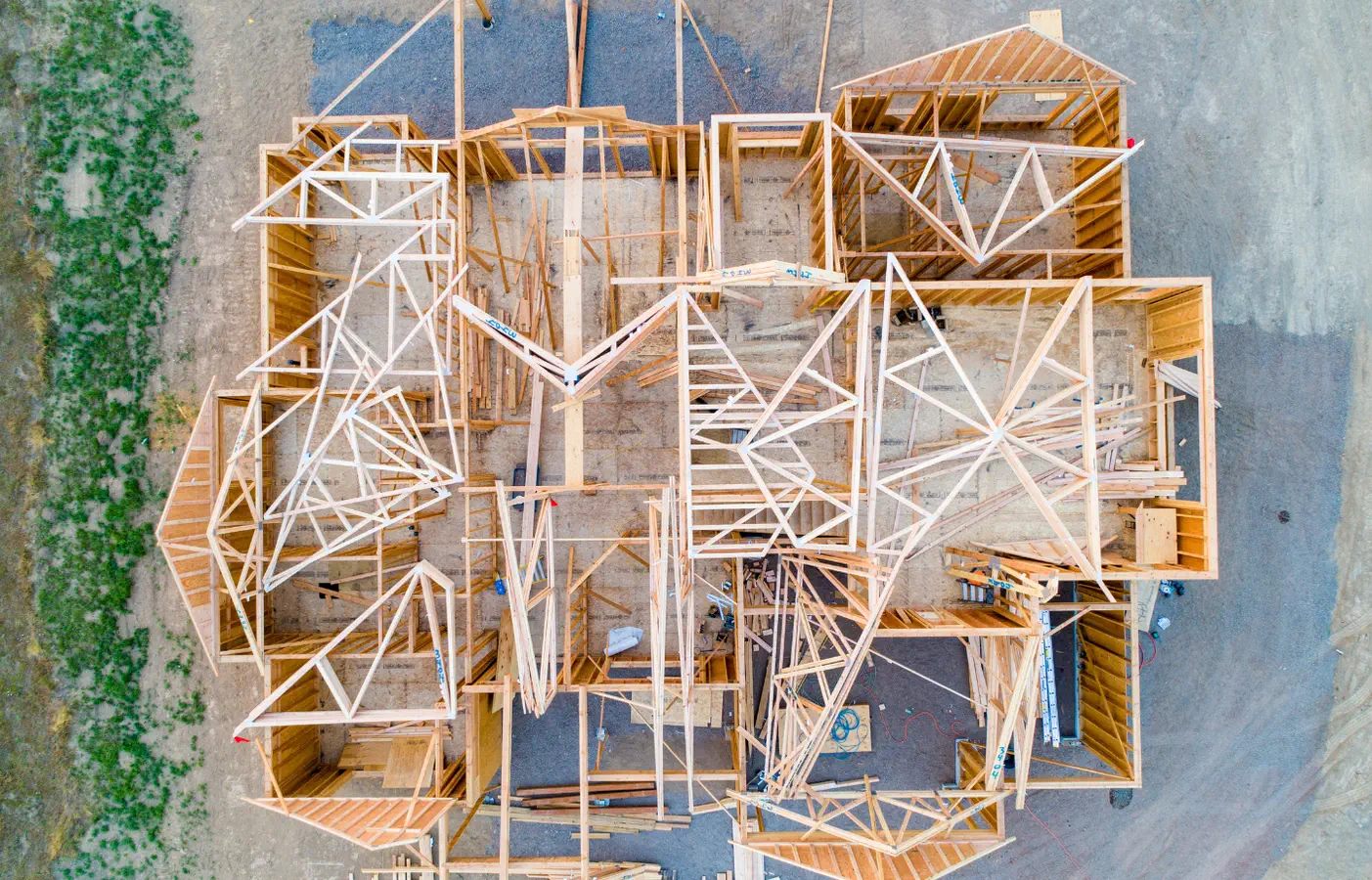 Gotowy projekt domu  - Twój DOM w paczce
Mały, drewniany dom z poddaszem, 3 pokojami i tarasem